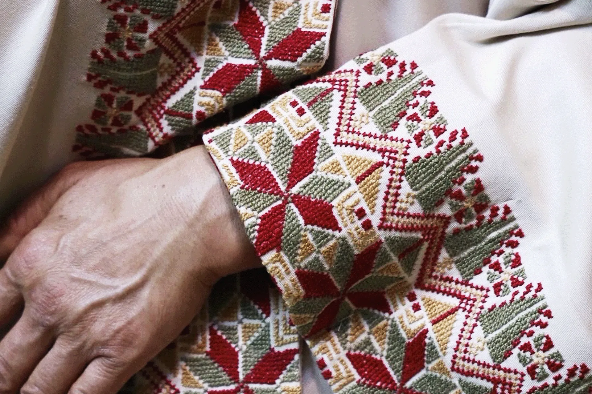 موسوعة التراث الفلسطيني | نمط التطريز في وسط فلسطين