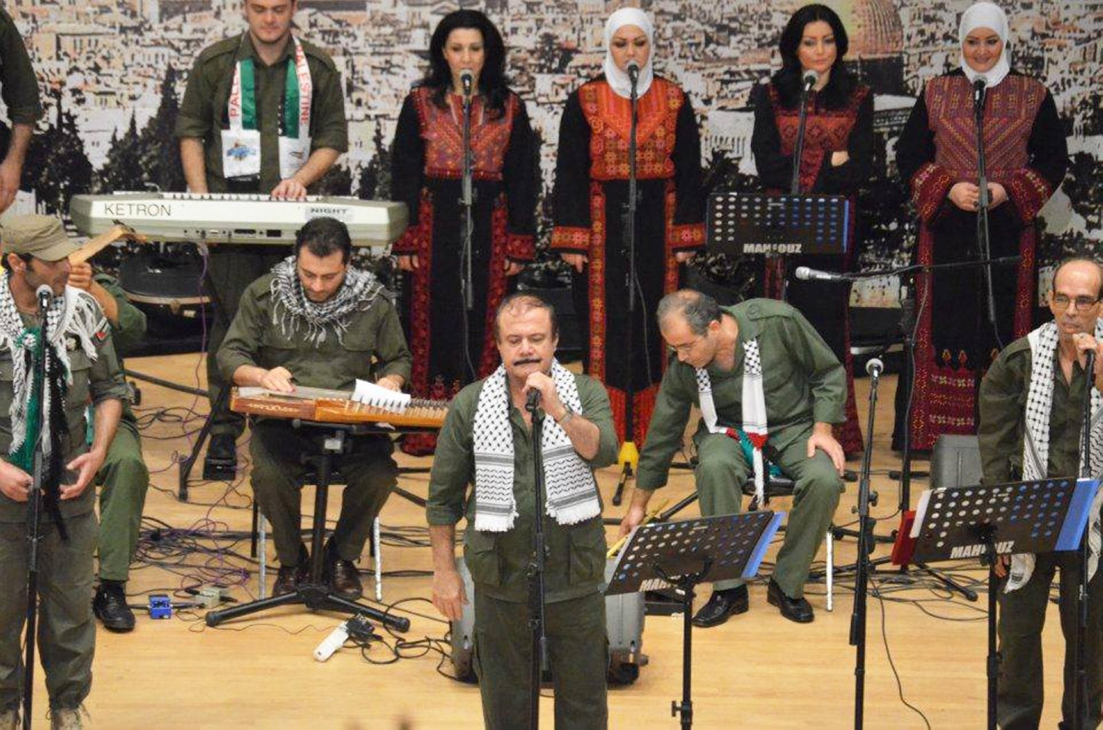 فرقة العاشقين | موسوعة التراث الفلسطيني